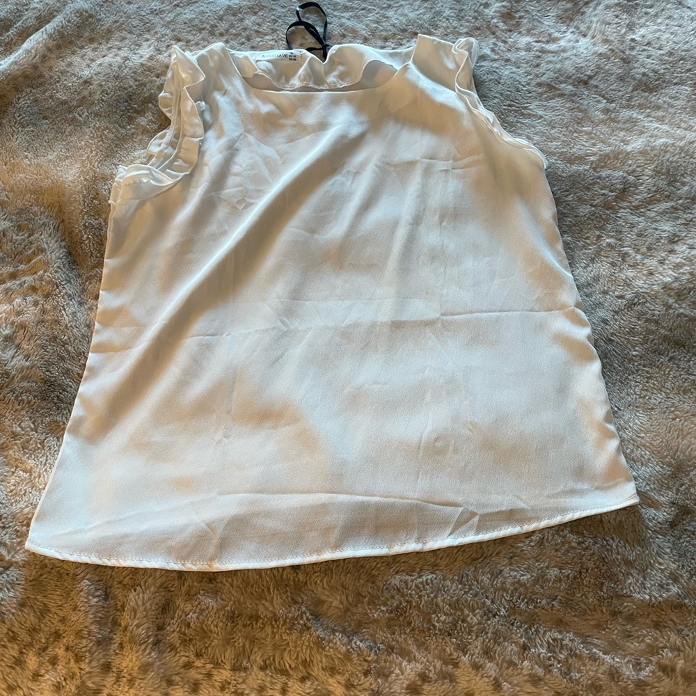 Sleeveless white blouse by CEST LA VIE